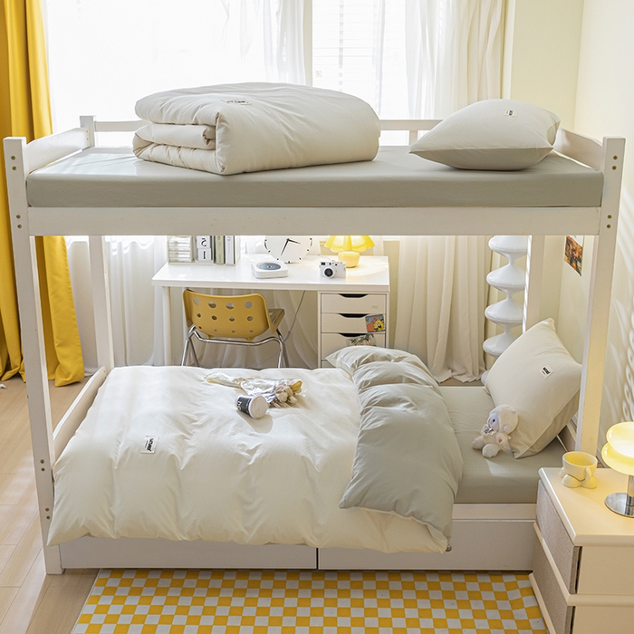 91家纺网 家纺一手货源 找家纺 佳汐蓝家纺 2025新款A类全棉水洗棉学生三件套 贴标-奶昔白+奶茶