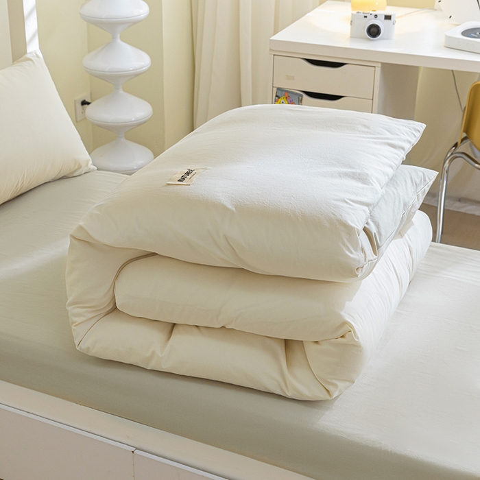 91家纺网 家纺一手货源 找家纺 佳汐蓝家纺 2025新款A类全棉水洗棉学生三件套 贴标-奶昔白+奶茶