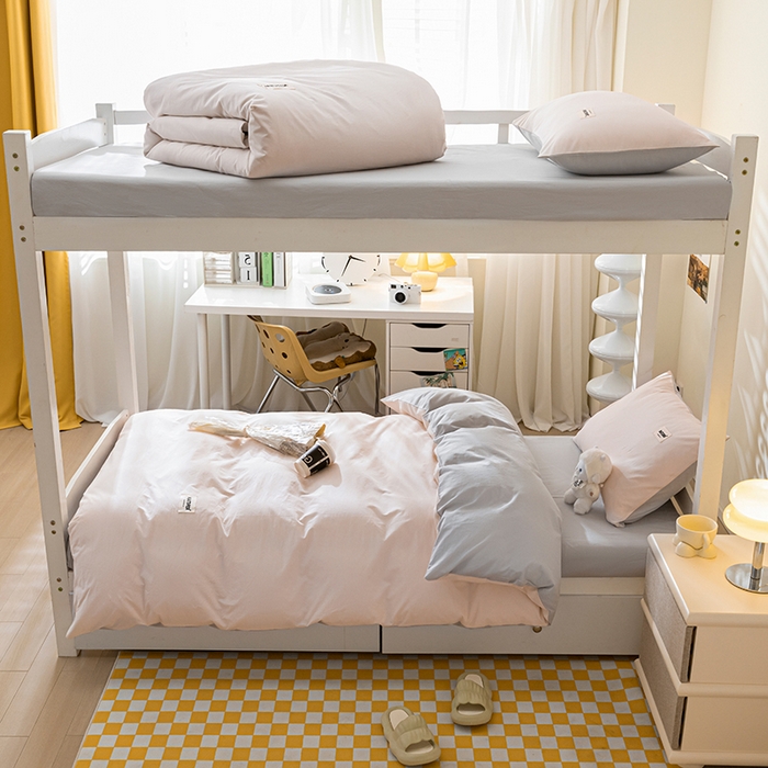 91家纺网 家纺一手货源 找家纺 佳汐蓝家纺 2025新款A类全棉水洗棉学生三件套 贴标-奶油粉+山灰