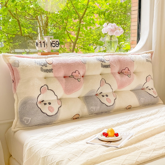 91家纺网 家纺一手货源 找家纺 （总）碧尔 2025新款可爱儿童床头靠垫学生卧室客厅沙发飘窗榻榻米软包靠背床上靠枕双排扣直条机械钉扣牛奶绒