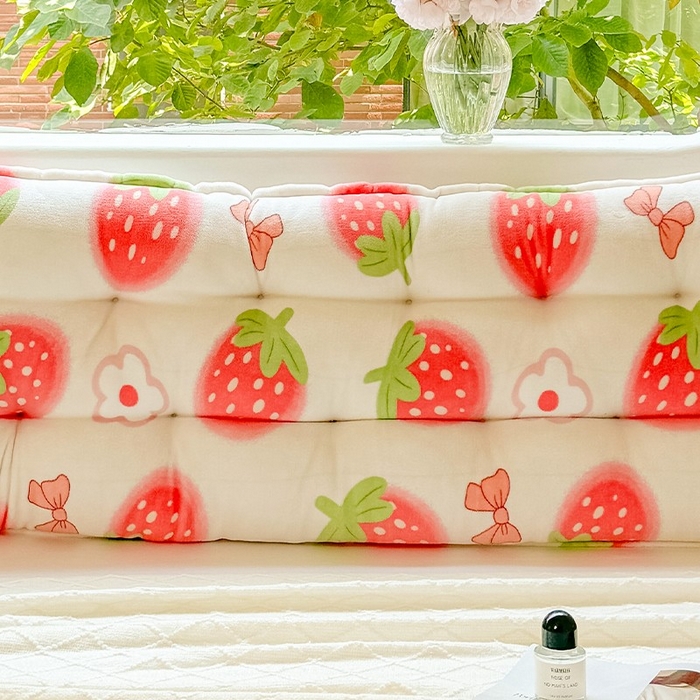 91家纺网 家纺一手货源 找家纺 （总）碧尔 2025新款可爱儿童床头靠垫学生卧室客厅沙发飘窗榻榻米软包靠背床上靠枕双排扣直条机械钉扣牛奶绒