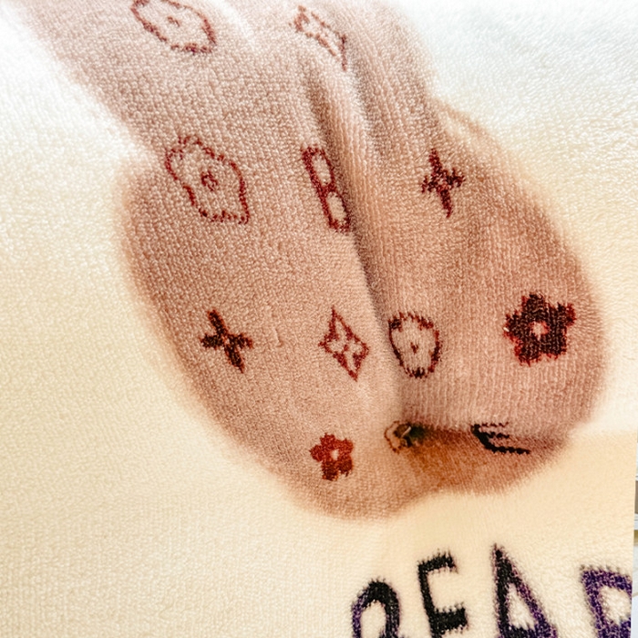 91家纺网 家纺一手货源 找家纺 碧尔 2025新款可爱儿童床头靠垫学生卧室客厅沙发飘窗榻榻米软包靠背床上靠枕双排扣直条机械钉扣牛奶绒 棕色小熊