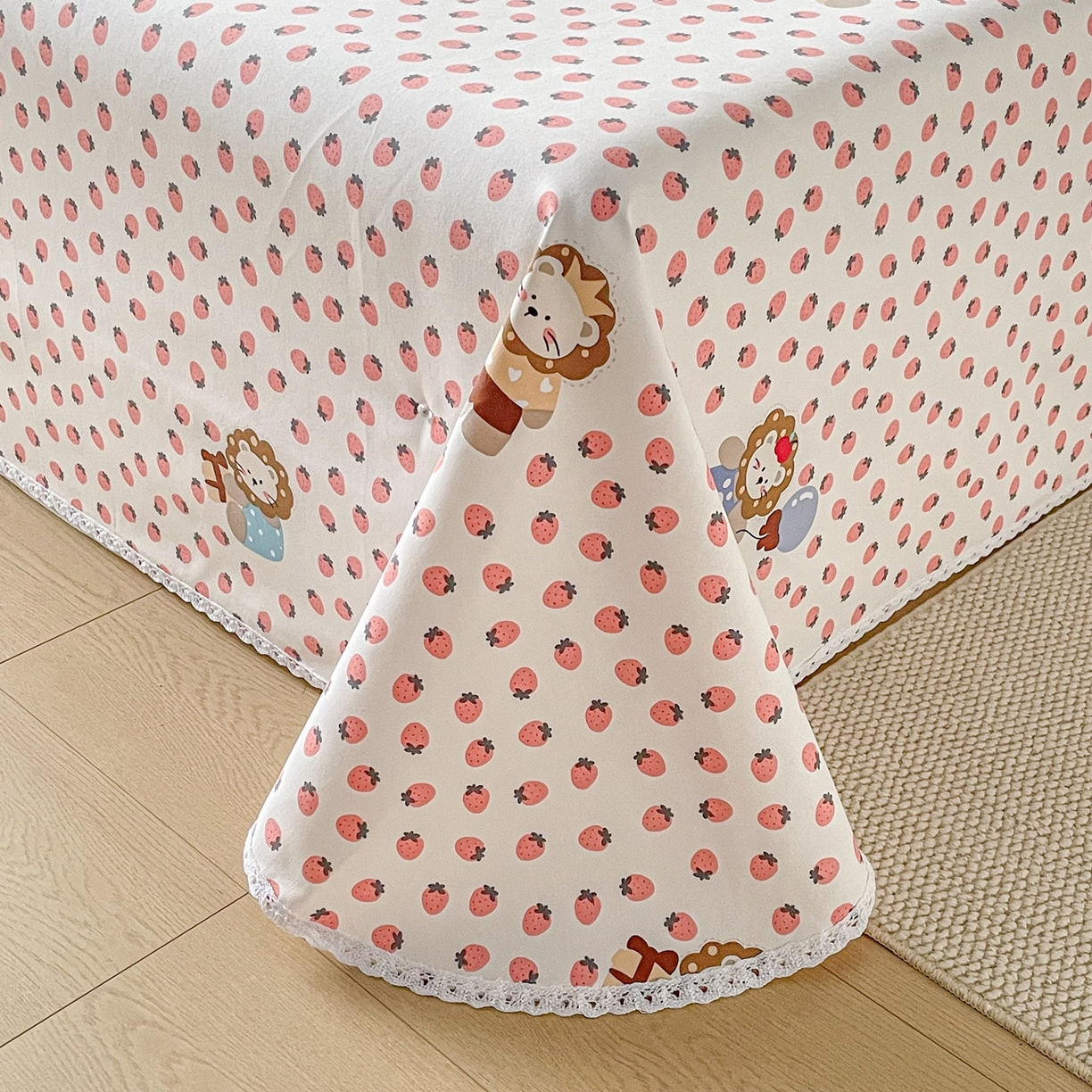 91家纺网 家纺一手货源 找家纺 首爱家纺2025新款花边款老粗布床单 草莓狮子