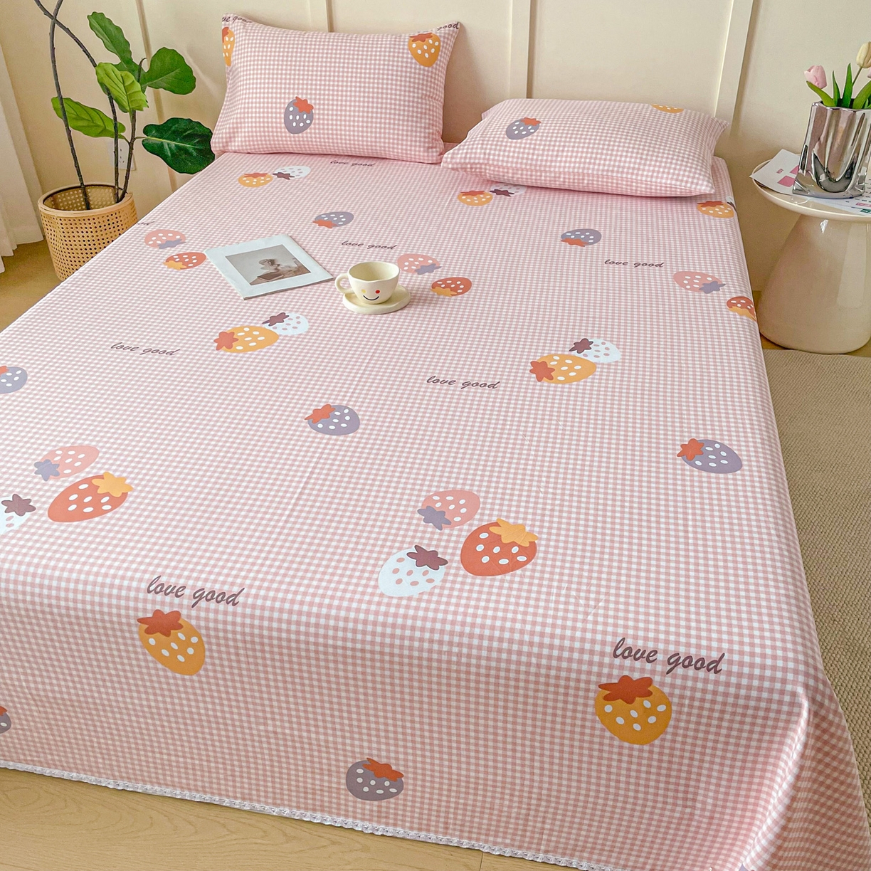 91家纺网 家纺一手货源 找家纺 首爱家纺2025新款花边款老粗布床单 草莓甜心