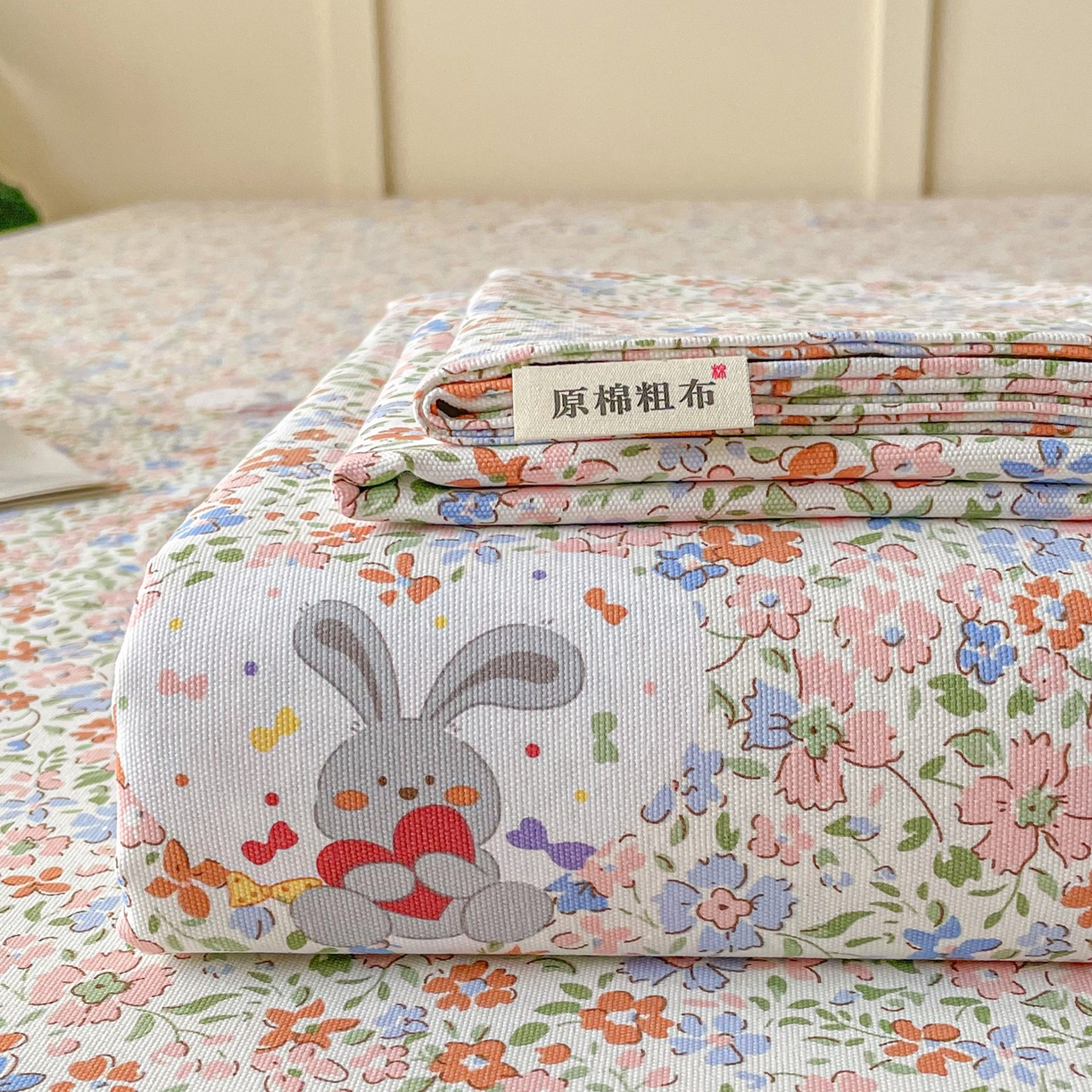 91家纺网 家纺一手货源 找家纺 首爱家纺2025新款花边款老粗布床单 花语兔