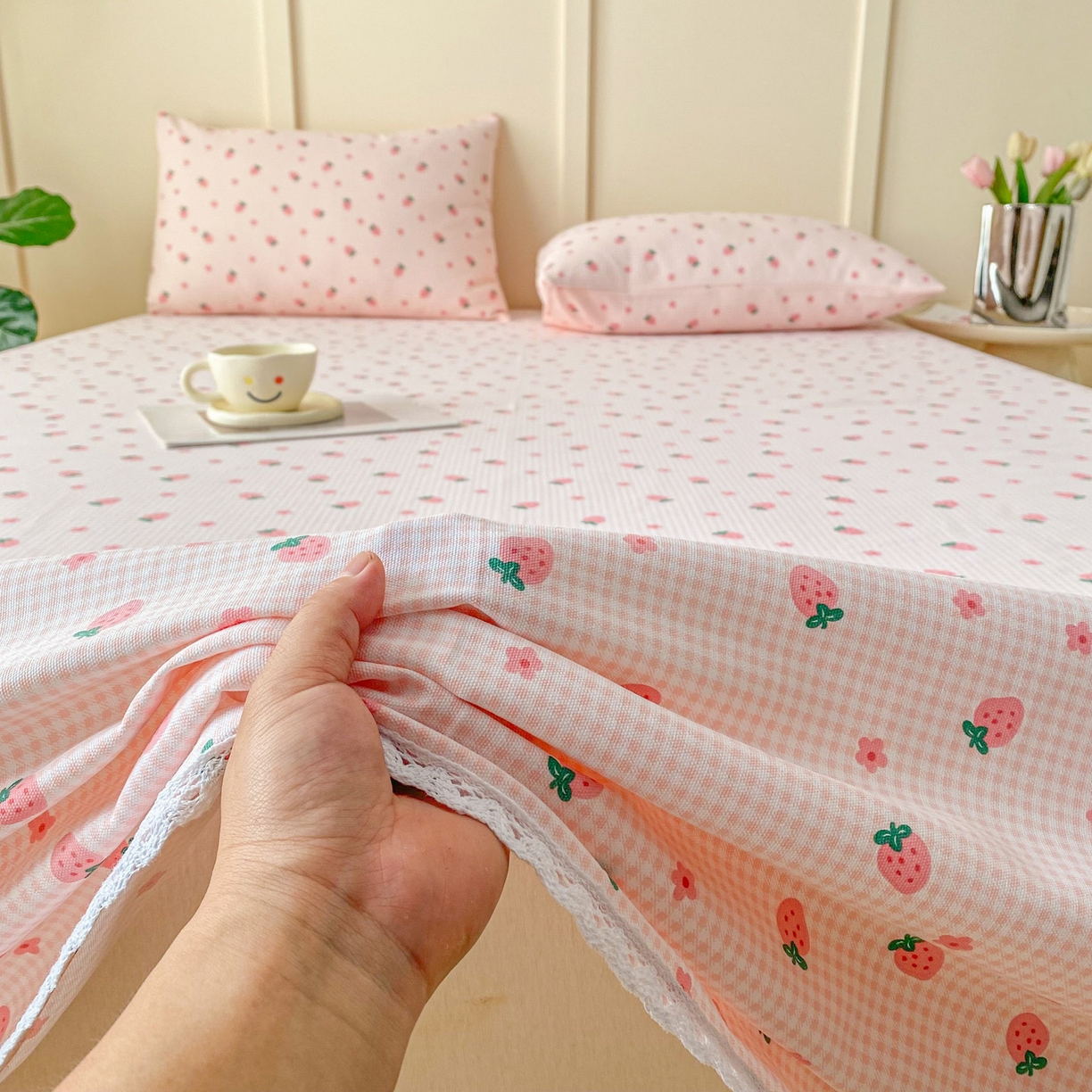 91家纺网 家纺一手货源 找家纺 首爱家纺2025新款花边款老粗布床单 莓莓果