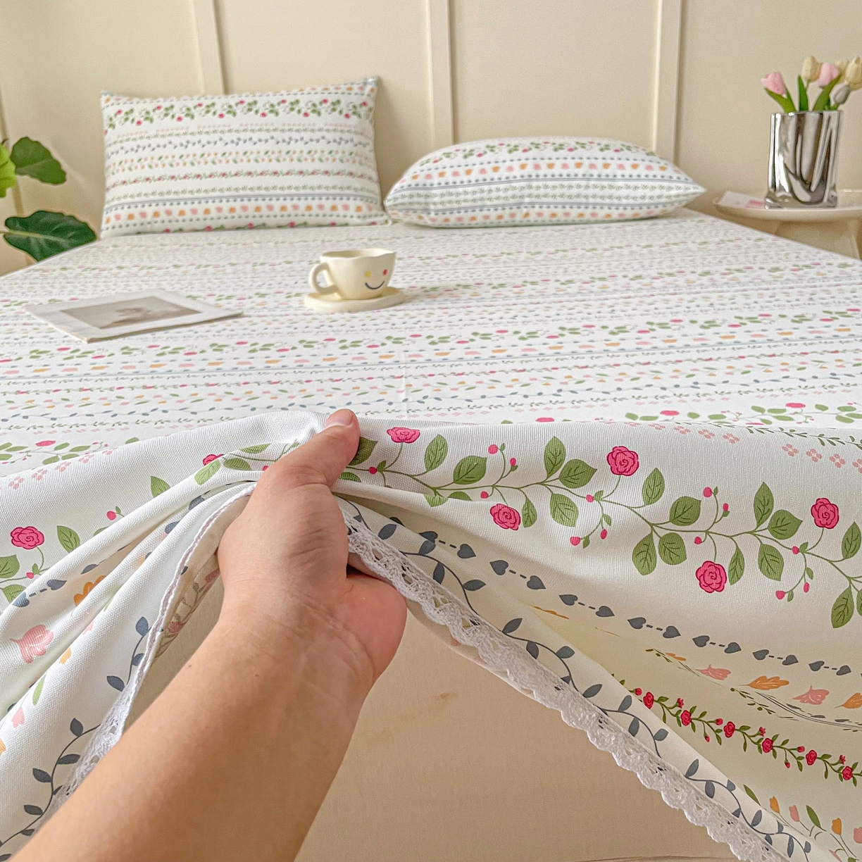 91家纺网 家纺一手货源 找家纺 首爱家纺2025新款花边款老粗布床单 小玫瑰