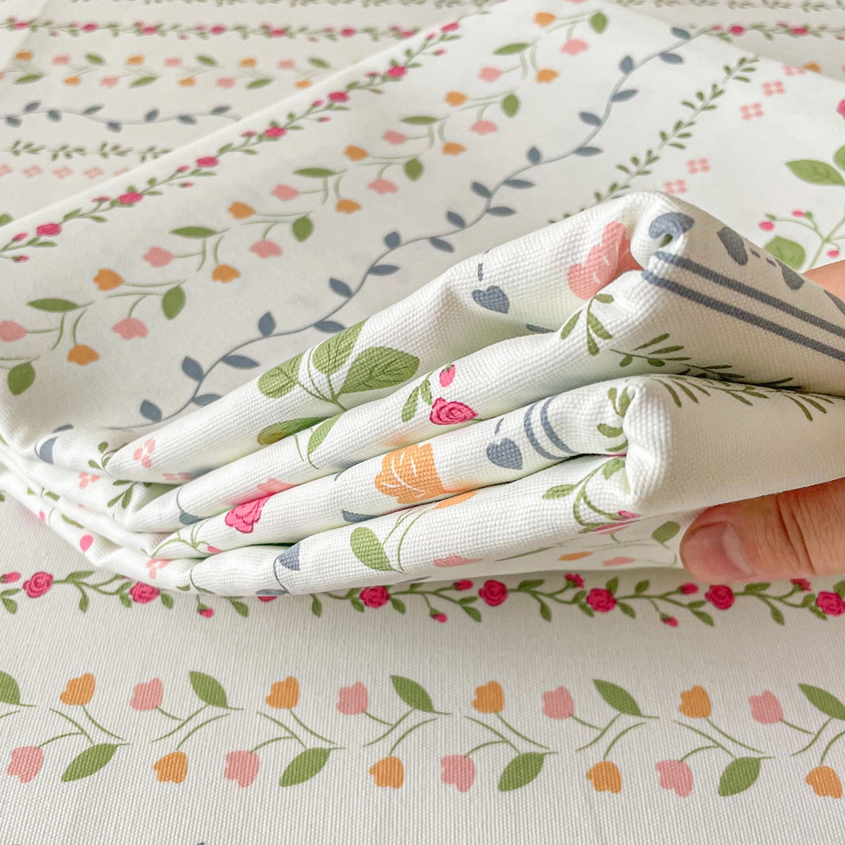 91家纺网 家纺一手货源 找家纺 首爱家纺2025新款花边款老粗布床单 小玫瑰