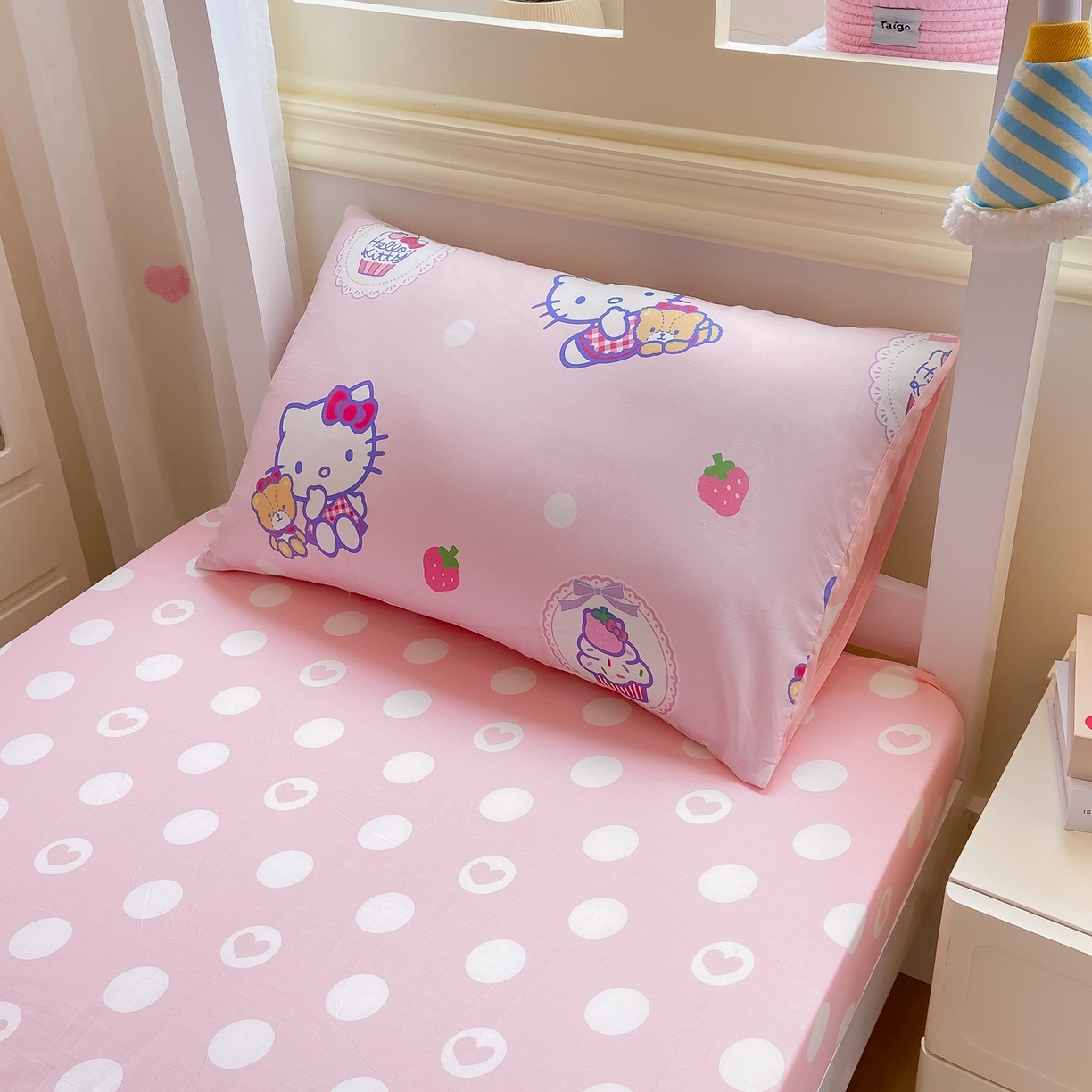 91家纺网 家纺一手货源 找家纺 博雅 2025春夏新款三丽鸥全棉纯棉卡通学生宿舍三件套上下铺三件套-小版 草莓蛋糕KT