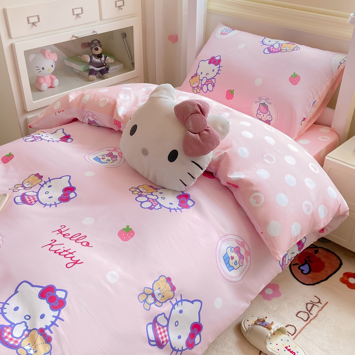 91家纺网 家纺一手货源 找家纺 博雅 2025春夏新款三丽鸥全棉纯棉卡通学生宿舍三件套上下铺三件套-小版 草莓蛋糕KT