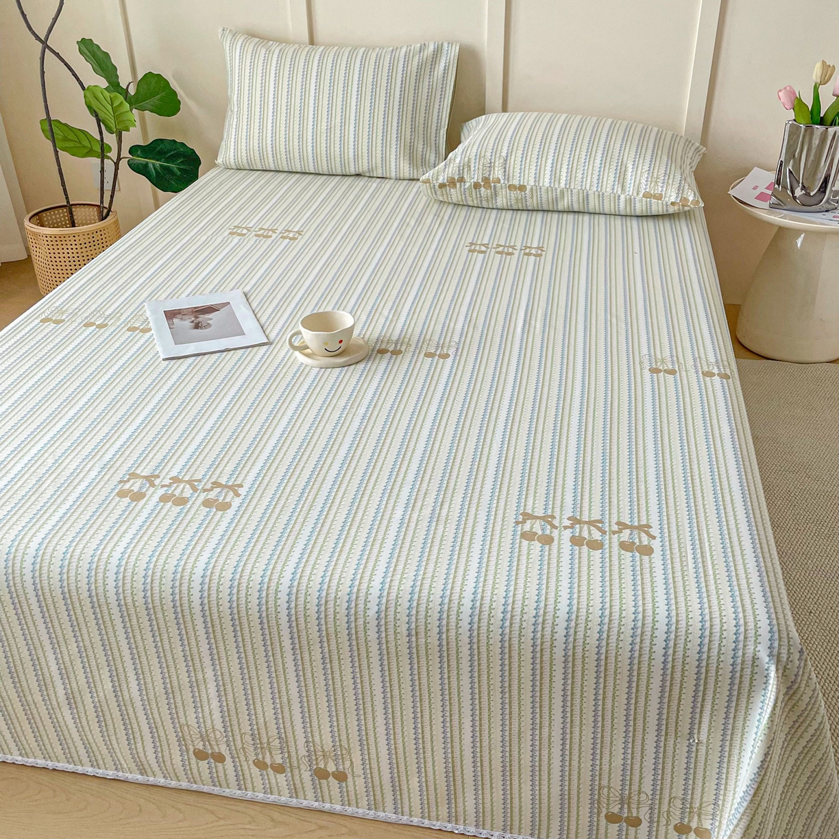 91家纺网 家纺一手货源 找家纺 首爱家纺2025新款花边款老粗布床单 樱桃条