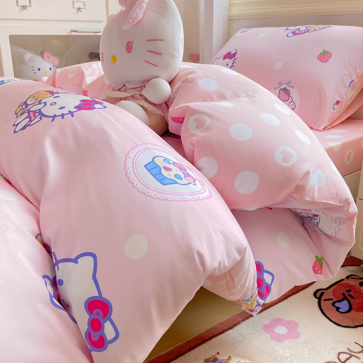 91家纺网 家纺一手货源 找家纺 博雅 2025春夏新款三丽鸥全棉纯棉卡通学生宿舍三件套上下铺三件套-小版 草莓蛋糕KT