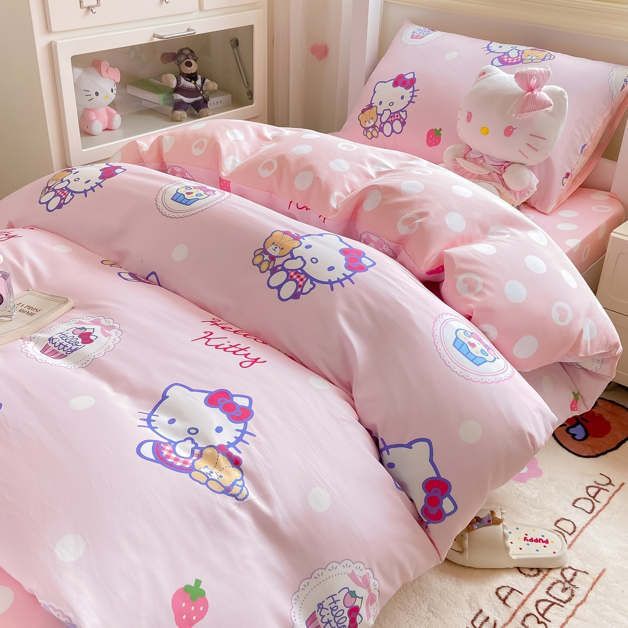 91家纺网 家纺一手货源 找家纺 博雅 2025春夏新款三丽鸥全棉纯棉卡通学生宿舍三件套上下铺三件套-小版 草莓蛋糕KT