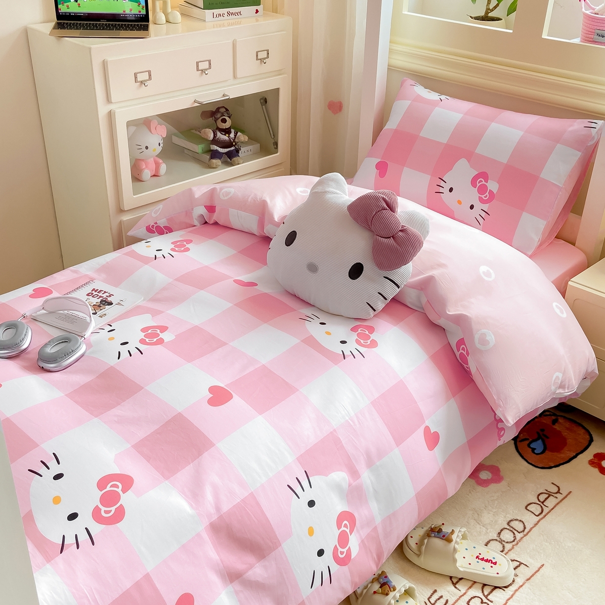 91家纺网 家纺一手货源 找家纺 博雅 2025春夏新款三丽鸥全棉纯棉卡通学生宿舍三件套上下铺三件套-小版 大粉格KT猫