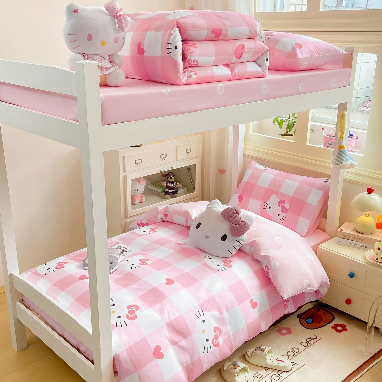 91家纺网 家纺一手货源 找家纺 博雅 2025春夏新款三丽鸥全棉纯棉卡通学生宿舍三件套上下铺三件套-小版 大粉格KT猫