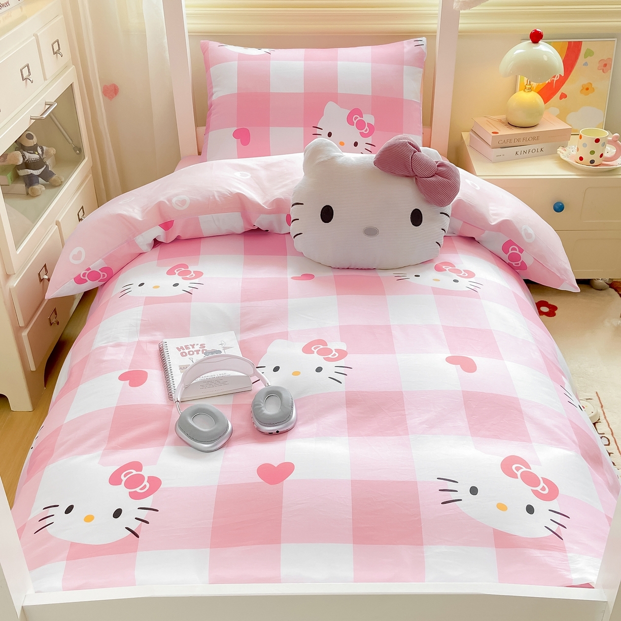 91家纺网 家纺一手货源 找家纺 博雅 2025春夏新款三丽鸥全棉纯棉卡通学生宿舍三件套上下铺三件套-小版 大粉格KT猫