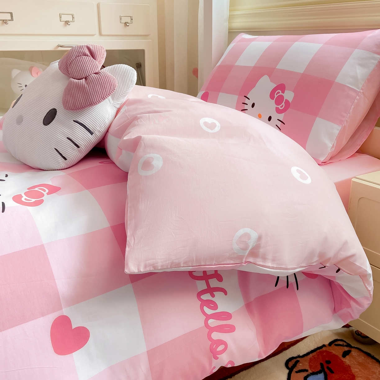 91家纺网 家纺一手货源 找家纺 博雅 2025春夏新款三丽鸥全棉纯棉卡通学生宿舍三件套上下铺三件套-小版 大粉格KT猫