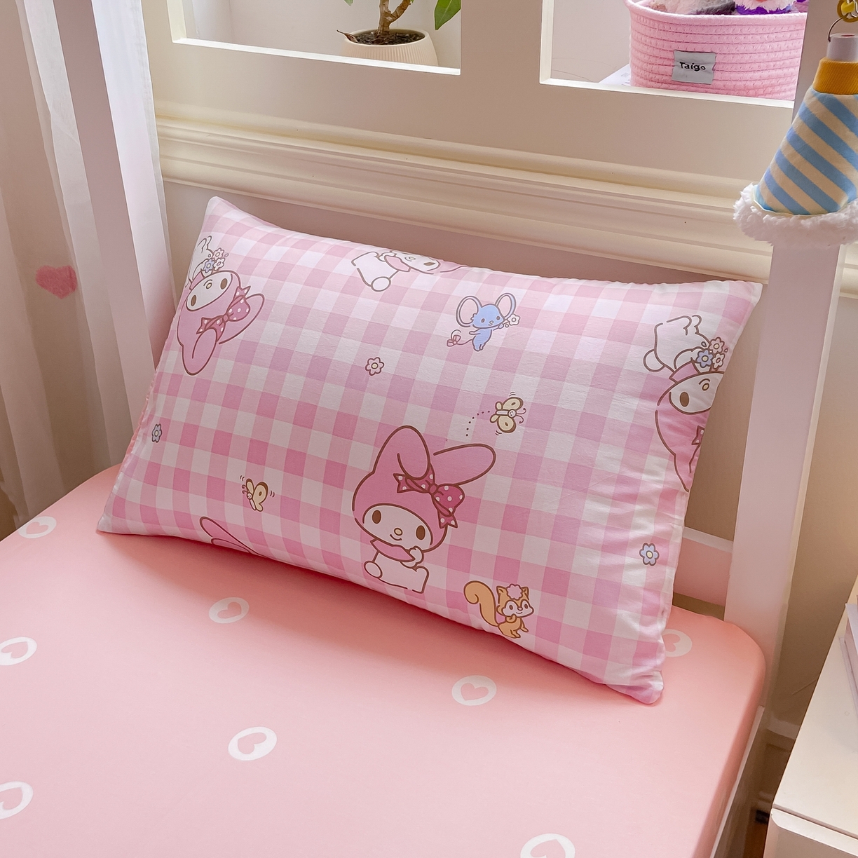 91家纺网 家纺一手货源 找家纺 博雅 2025春夏新款三丽鸥全棉纯棉卡通学生宿舍三件套上下铺三件套-小版 粉格美乐蒂