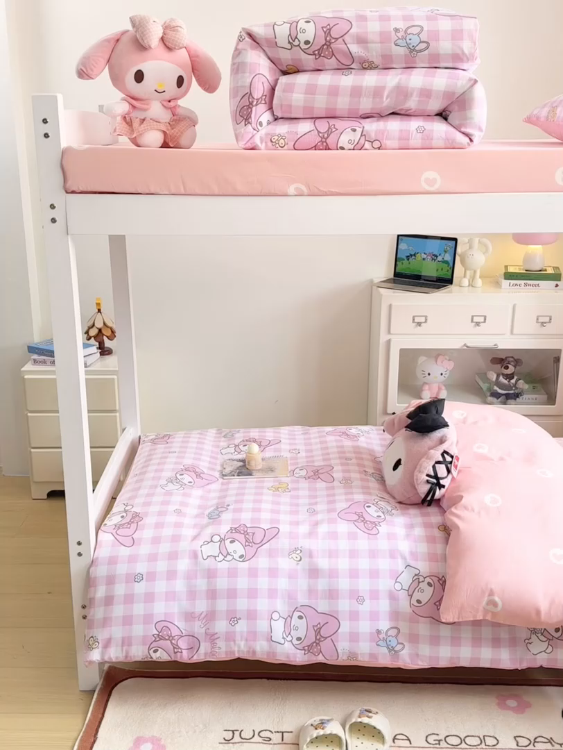 91家纺网 家纺一手货源 找家纺 博雅 2025春夏新款三丽鸥全棉纯棉卡通学生宿舍三件套上下铺三件套-小版 粉格美乐蒂