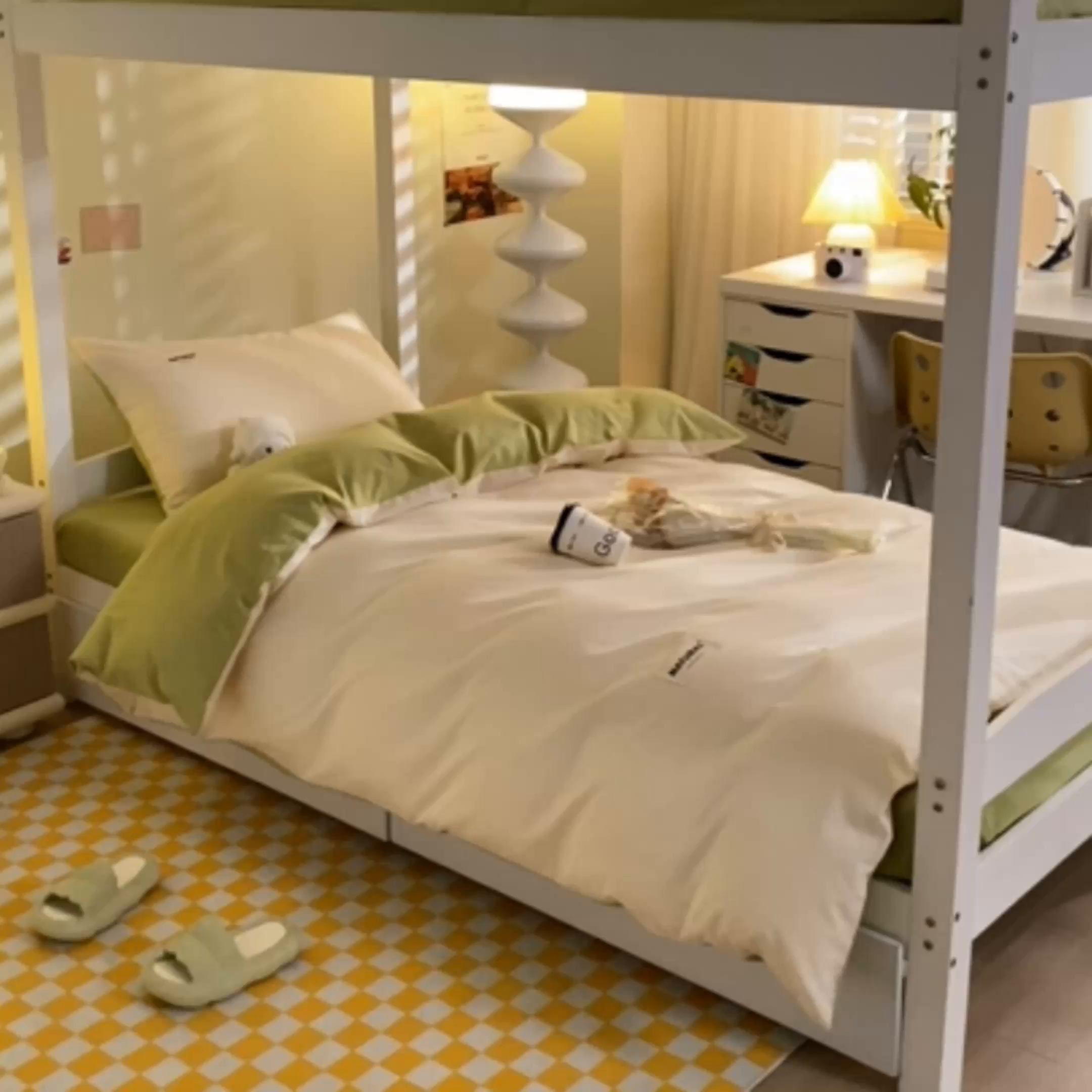 91家纺网 家纺一手货源 找家纺 佳汐蓝家纺 2025新款A类全棉水洗棉学生三件套 贴标-奶昔白+果绿