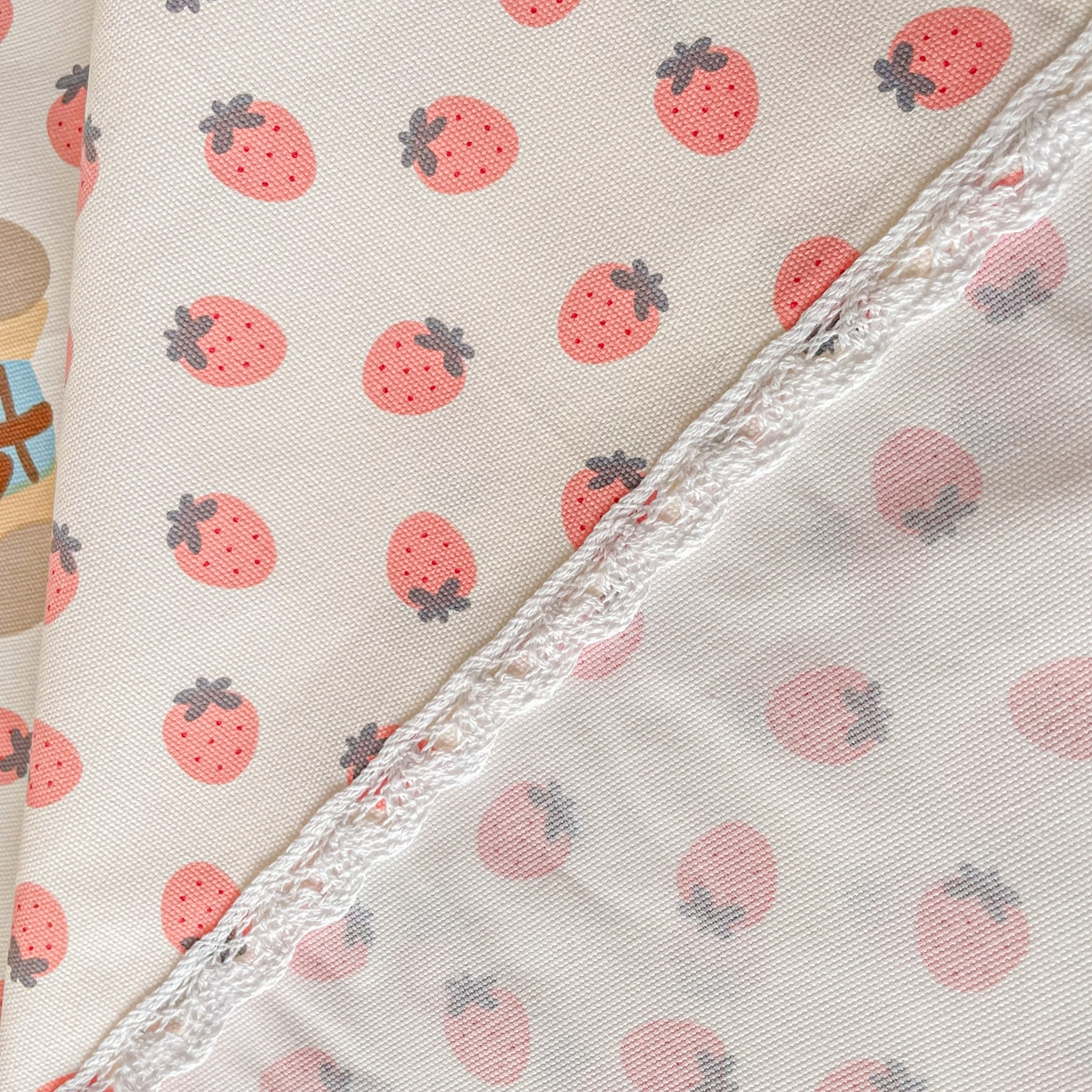 91家纺网 家纺一手货源 找家纺 棉乐町2025新款花边款老粗布床单 草莓狮子