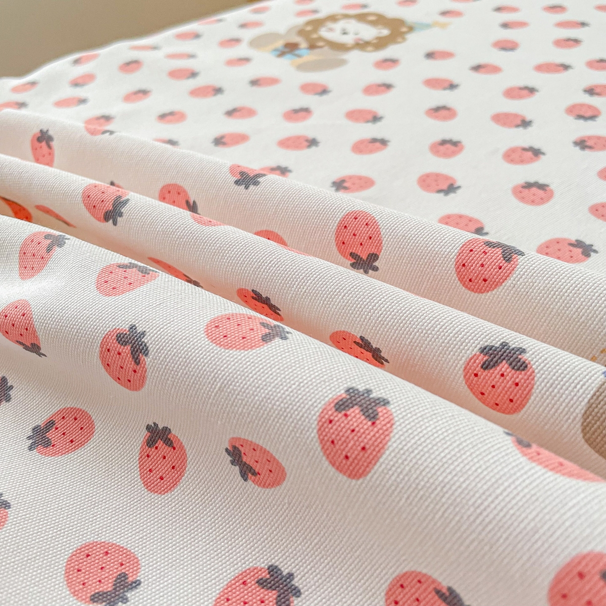 91家纺网 家纺一手货源 找家纺 棉乐町2025新款花边款老粗布床单 草莓狮子