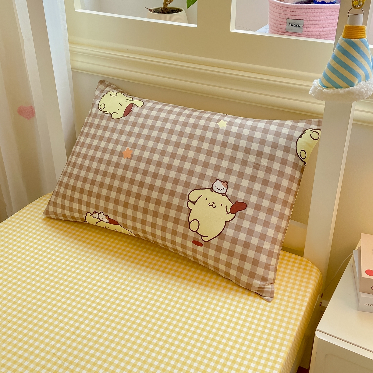 91家纺网 家纺一手货源 找家纺 博雅 2025春夏新款三丽鸥全棉纯棉卡通学生宿舍三件套上下铺三件套-小版 巧克力布丁狗