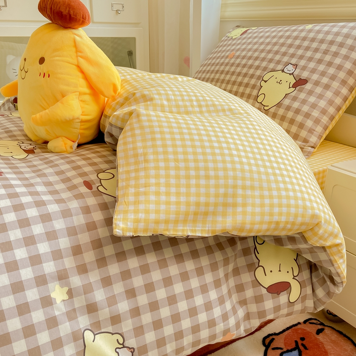 91家纺网 家纺一手货源 找家纺 博雅 2025春夏新款三丽鸥全棉纯棉卡通学生宿舍三件套上下铺三件套-小版 巧克力布丁狗