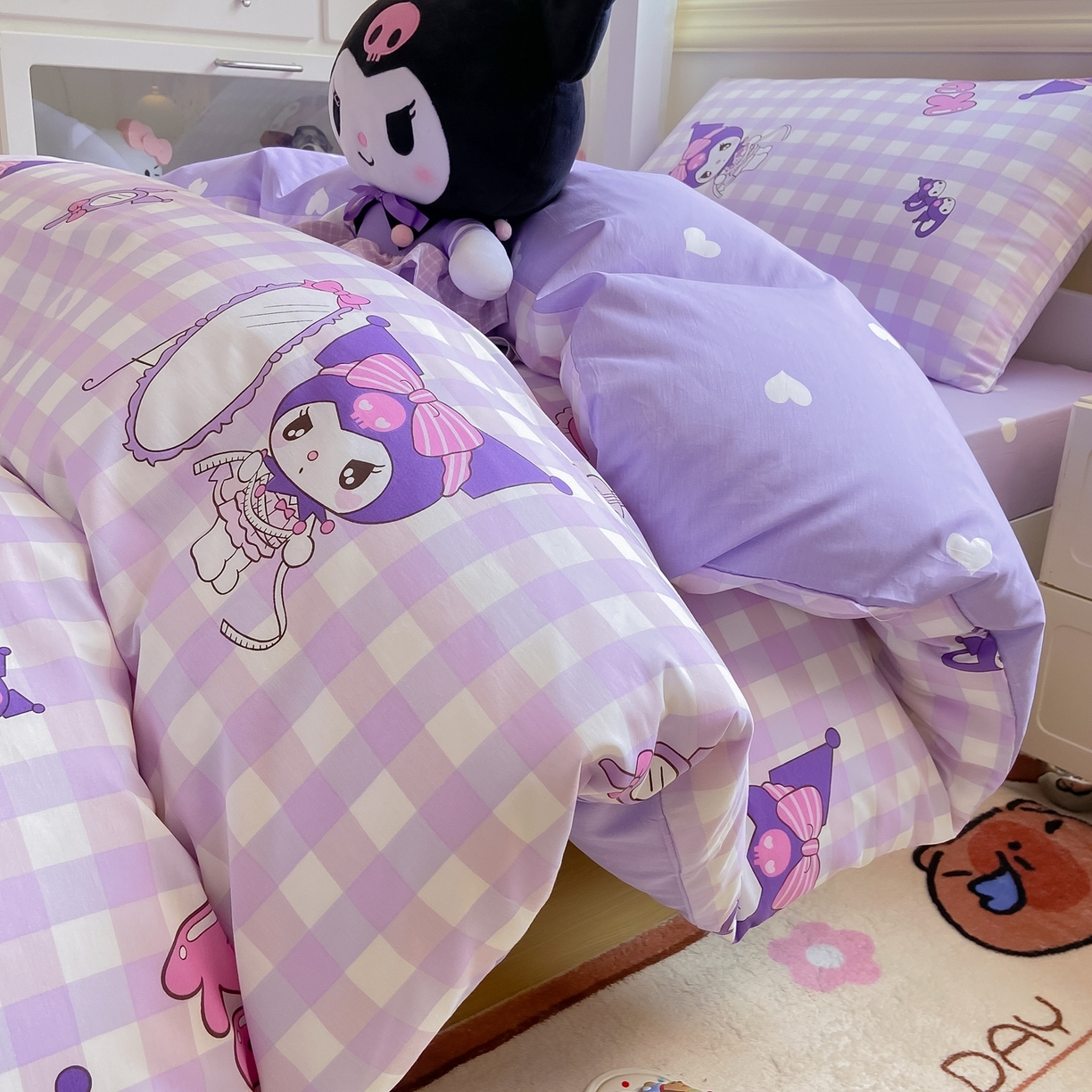 91家纺网 家纺一手货源 找家纺 博雅 2025春夏新款三丽鸥全棉纯棉卡通学生宿舍三件套上下铺三件套-小版 小方格库洛米