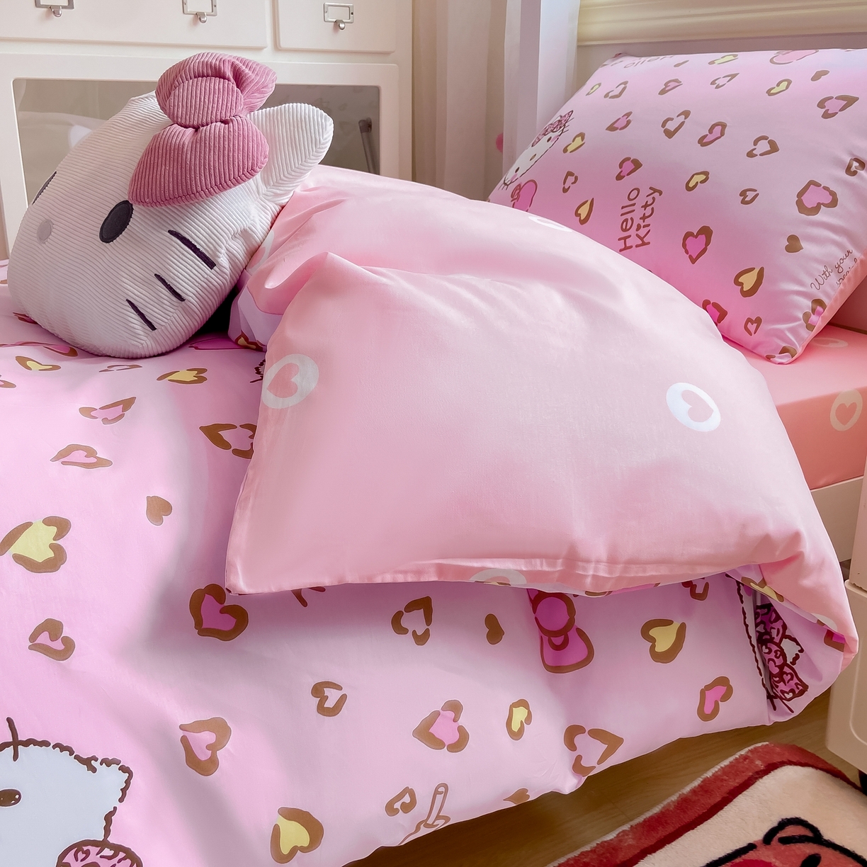 91家纺网 家纺一手货源 找家纺 博雅 2025春夏新款三丽鸥全棉纯棉卡通学生宿舍三件套上下铺三件套-小版 心心KT