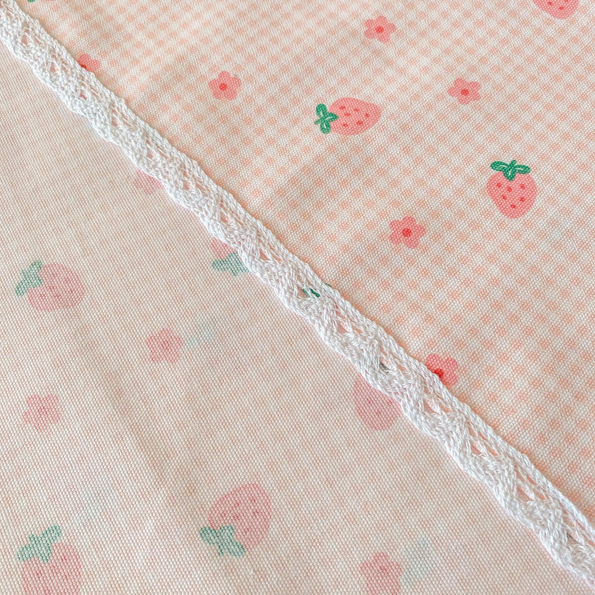 91家纺网 家纺一手货源 找家纺 金泰莱2025新款花边款老粗布床单 莓莓果