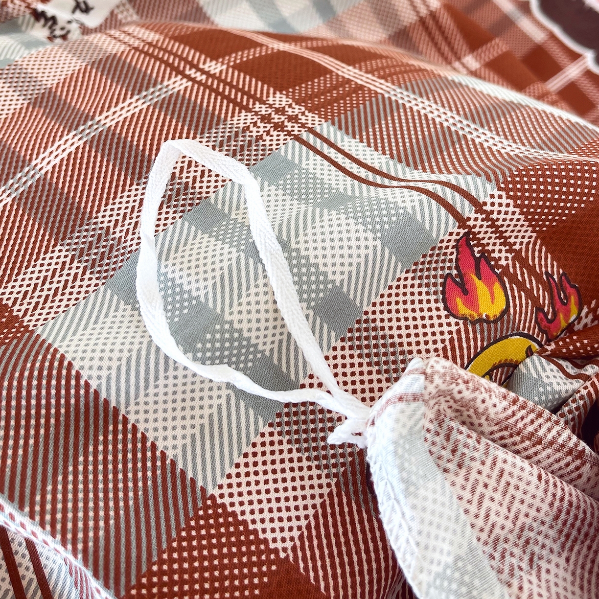 91家纺网 家纺一手货源 找家纺 金鑫汇家纺2025新款全棉纯棉宿舍印花学生宿舍上下铺三件套单被套 传奇哪吒·棕