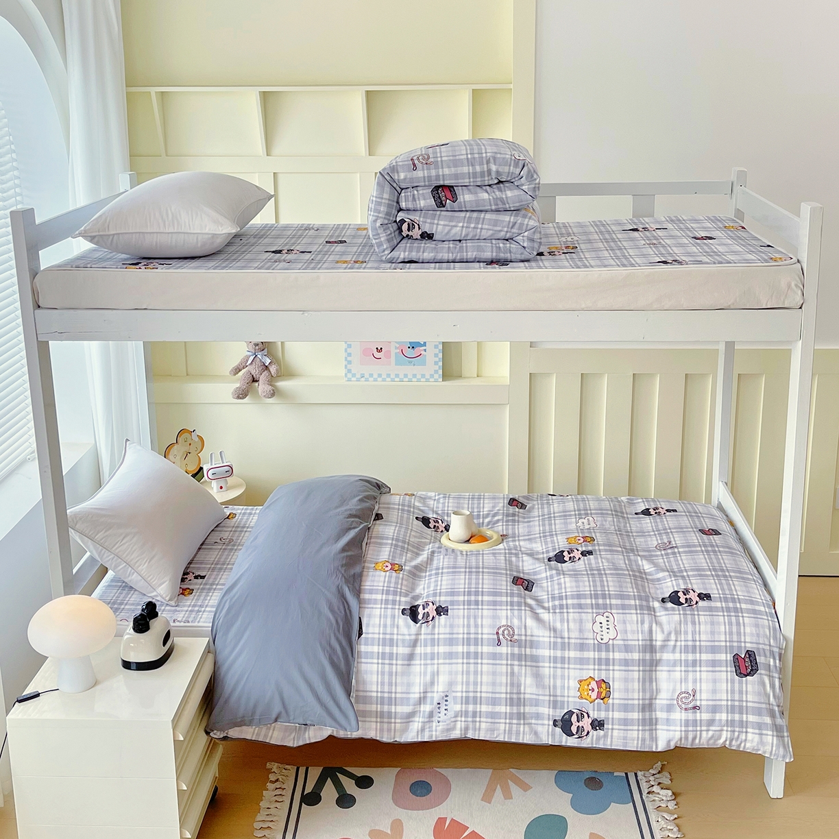 91家纺网 家纺一手货源 找家纺 金鑫汇家纺2025新款全棉纯棉宿舍印花学生宿舍上下铺三件套单被套 无畏申公豹·灰