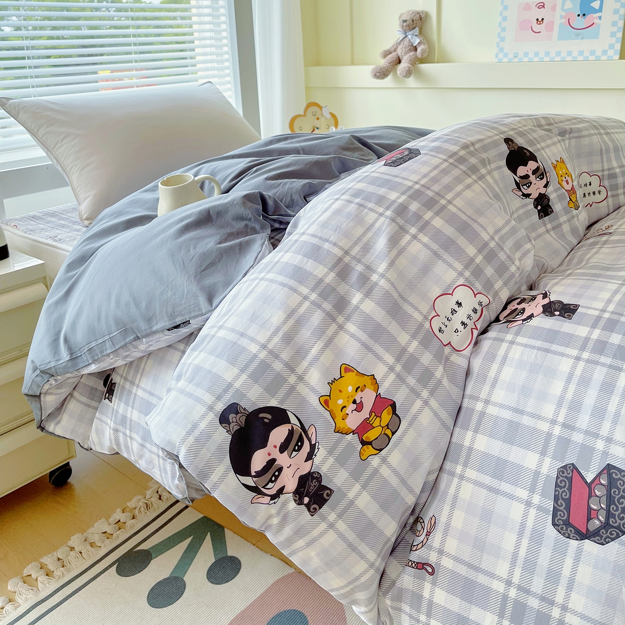 91家纺网 家纺一手货源 找家纺 金鑫汇家纺2025新款全棉纯棉宿舍印花学生宿舍上下铺三件套单被套 无畏申公豹·灰