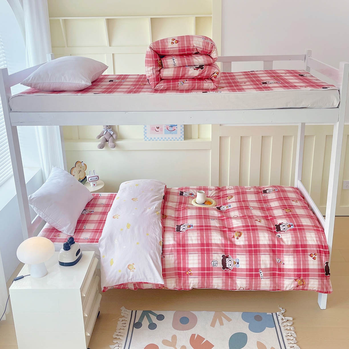 91家纺网 家纺一手货源 找家纺 金鑫汇家纺2025新款全棉纯棉宿舍印花学生宿舍上下铺三件套单被套 传奇哪吒·红