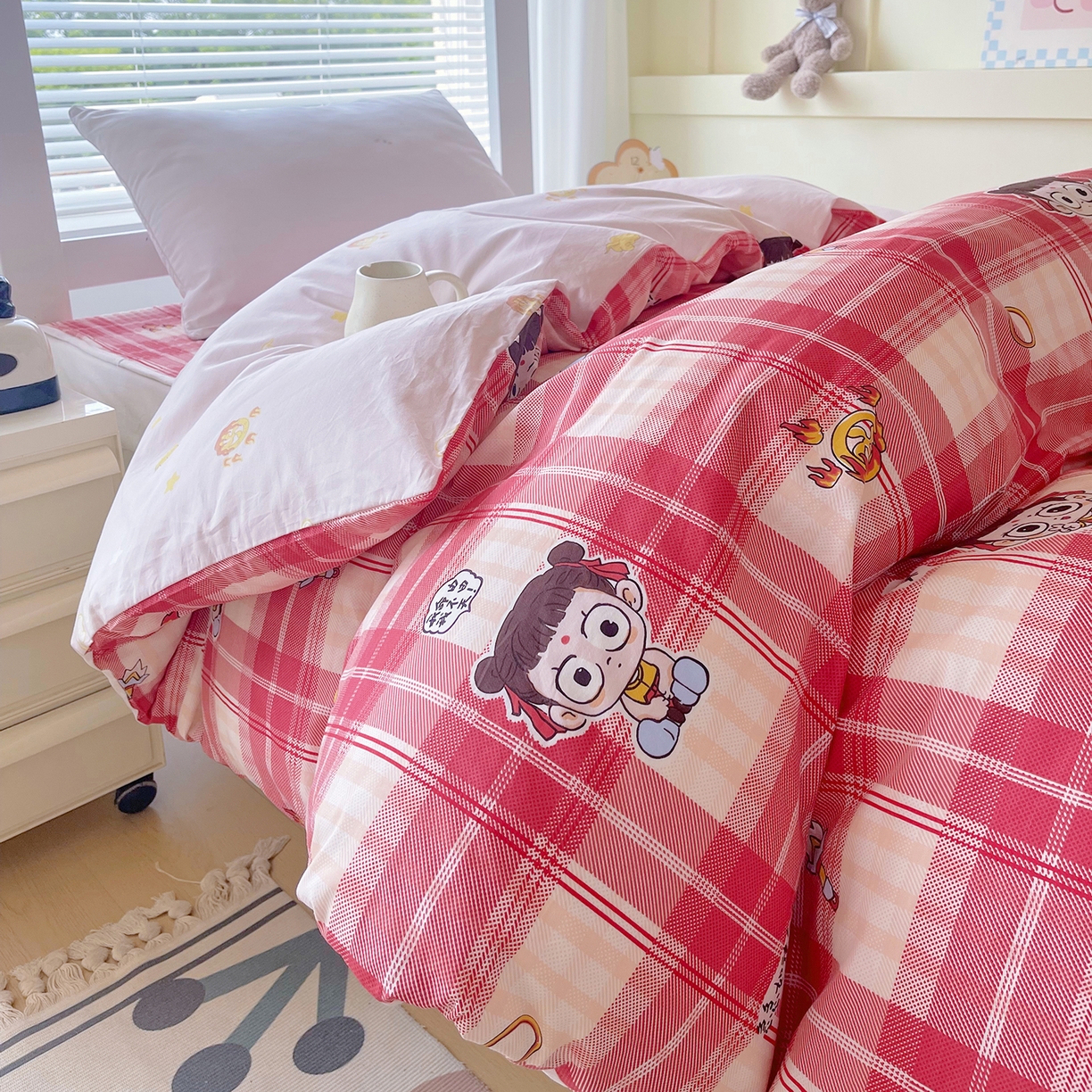 91家纺网 家纺一手货源 找家纺 金鑫汇家纺2025新款全棉纯棉宿舍印花学生宿舍上下铺三件套单被套 传奇哪吒·红