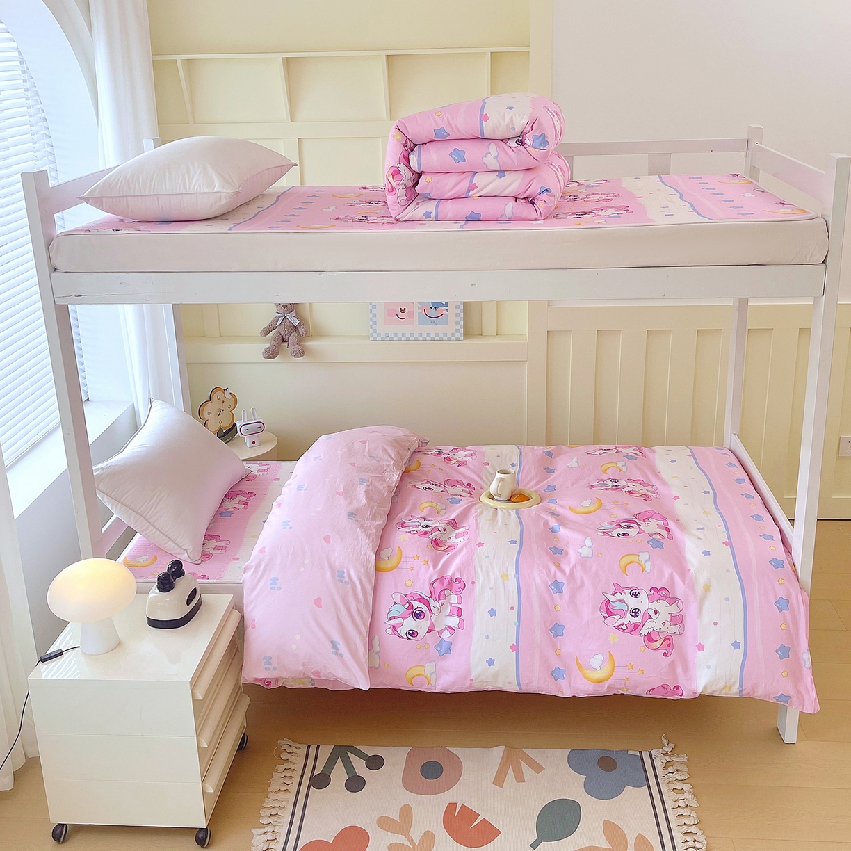 91家纺网 家纺一手货源 找家纺 金鑫汇家纺2025新款全棉纯棉宿舍印花学生宿舍上下铺三件套单被套 小马莉尔