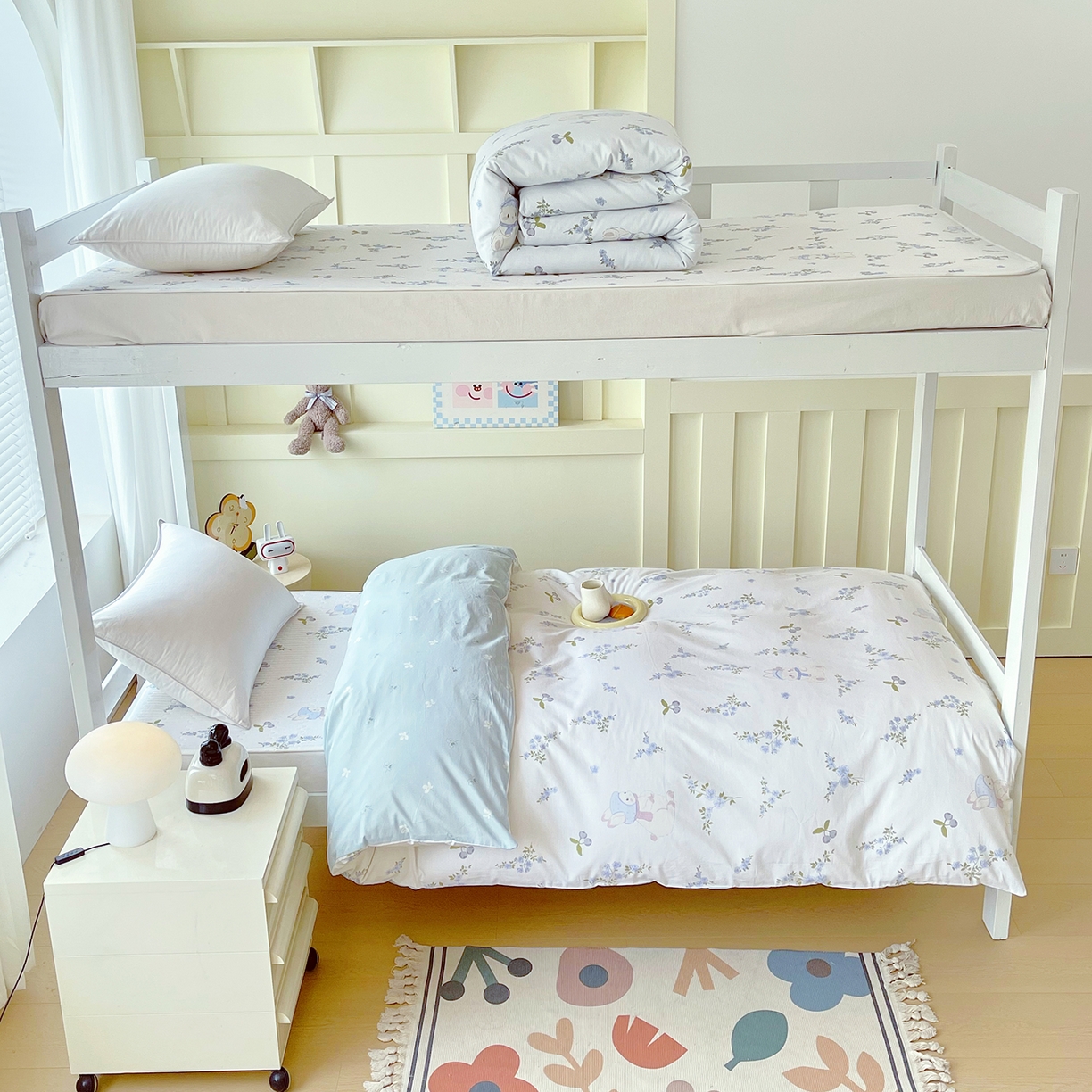 91家纺网 家纺一手货源 找家纺 金鑫汇家纺2025新款全棉纯棉宿舍印花学生宿舍上下铺三件套单被套 花丛兔