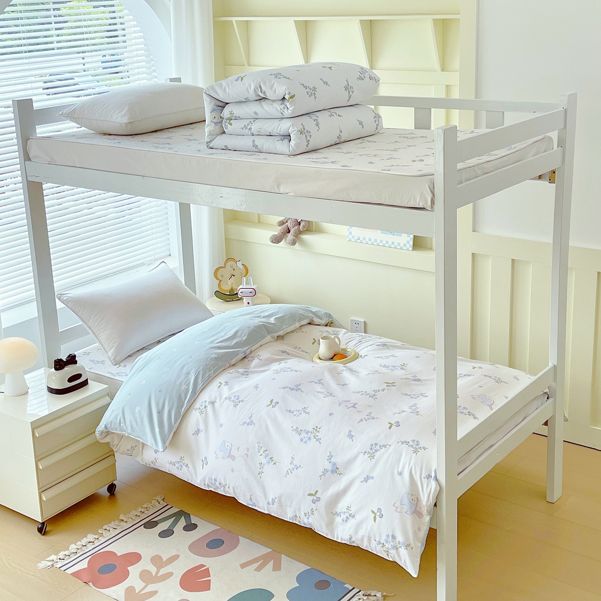 91家纺网 家纺一手货源 找家纺 金鑫汇家纺2025新款全棉纯棉宿舍印花学生宿舍上下铺三件套单被套 花丛兔