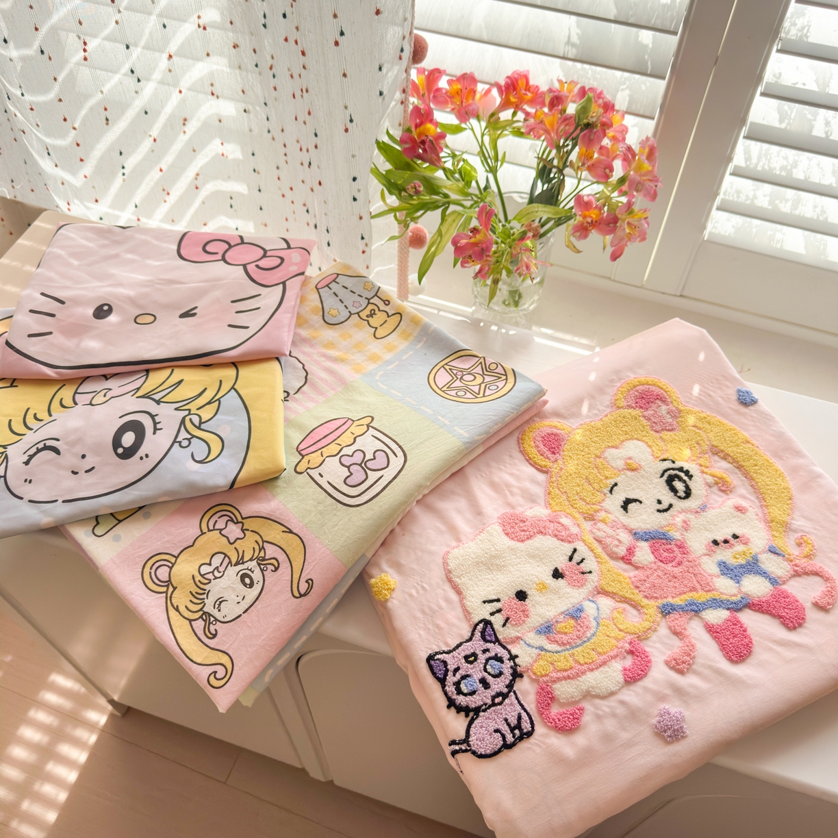 91家纺网 家纺一手货源 找家纺 一霖家纺 2025新款高克重云朵棉毛巾绣印绣四件套-小清新系列-第三波 美少女战士-粉