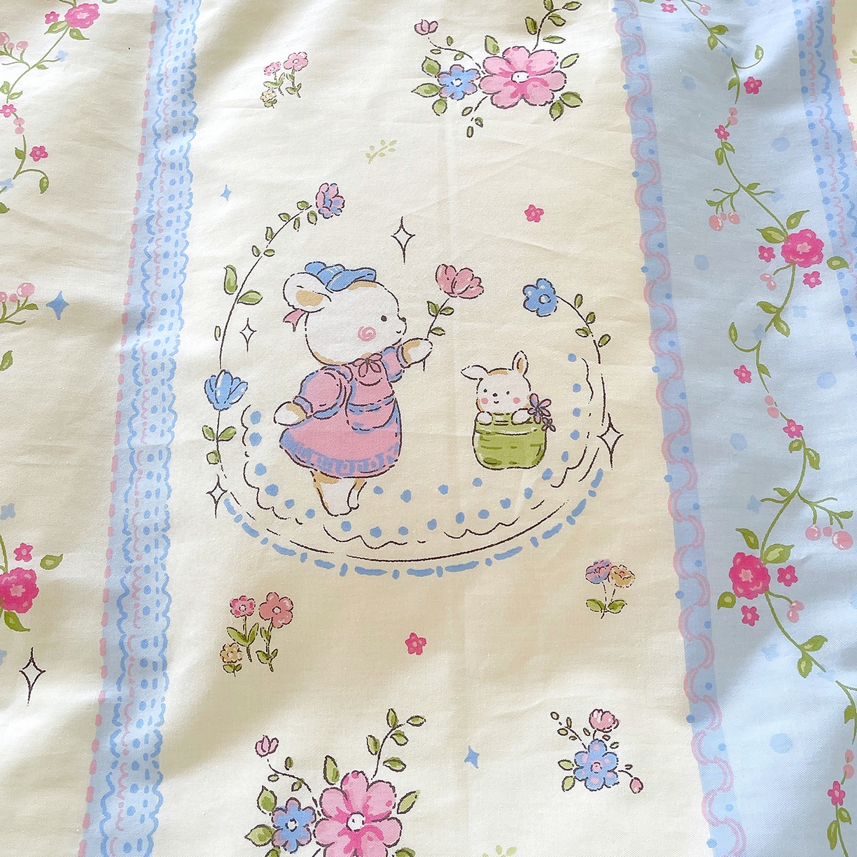 91家纺网 家纺一手货源 找家纺 金鑫汇家纺2025新款全棉纯棉宿舍印花学生宿舍上下铺三件套单被套 快乐萌兔