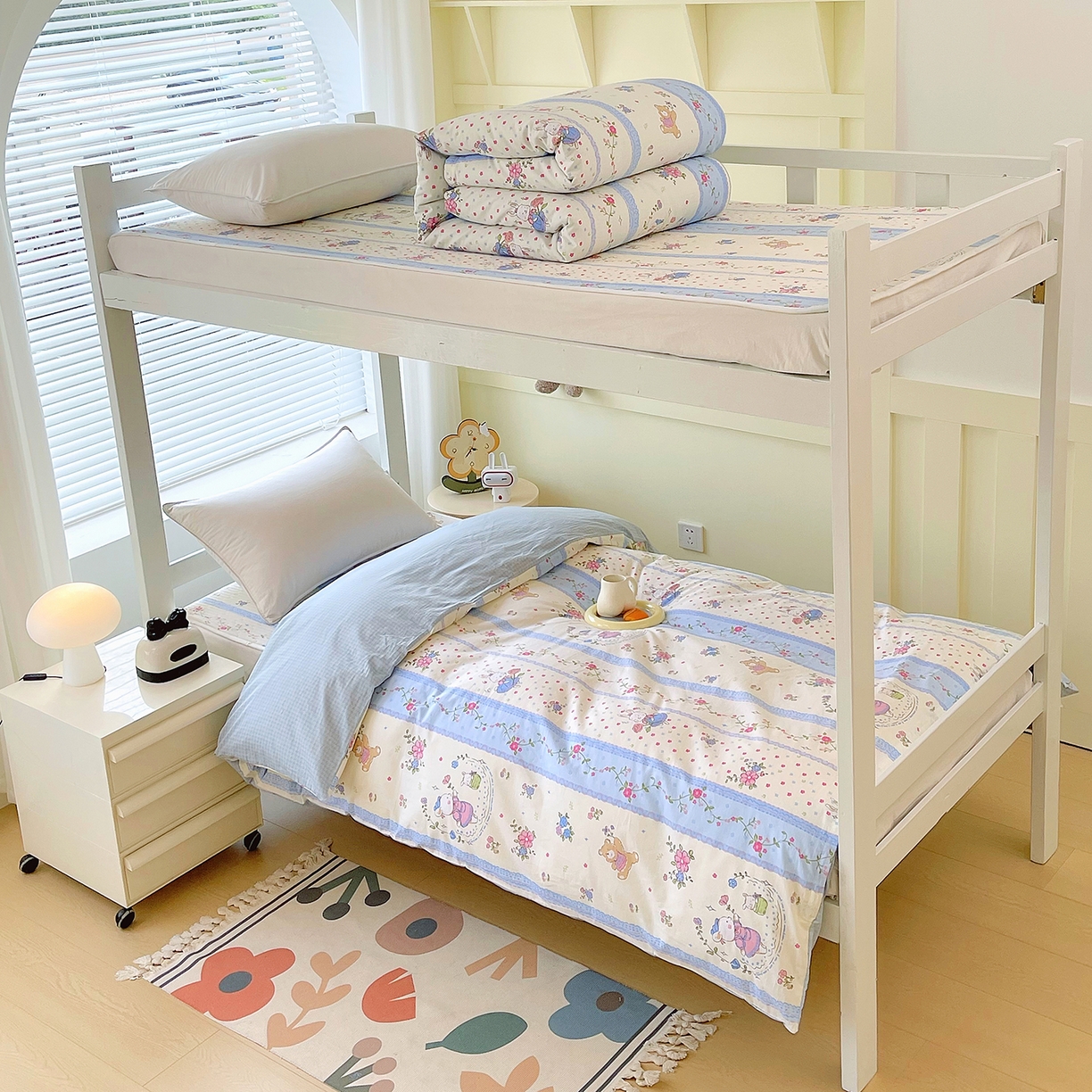 91家纺网 家纺一手货源 找家纺 金鑫汇家纺2025新款全棉纯棉宿舍印花学生宿舍上下铺三件套单被套 快乐萌兔