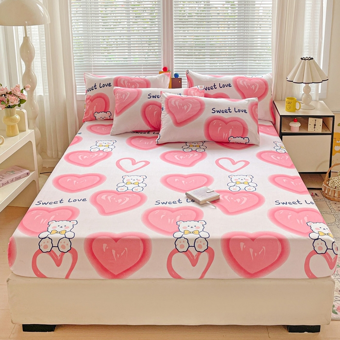 91家纺网 家纺一手货源 找家纺 极梦家纺 2025新款磨毛植物羊绒印花单床笠三件套学生宿舍 粉心熊床笠款