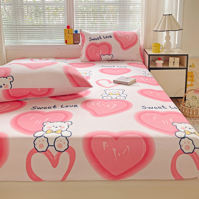 91家纺网 家纺一手货源 找家纺 极梦家纺 2025新款磨毛植物羊绒印花单床笠三件套学生宿舍 粉心熊床笠款