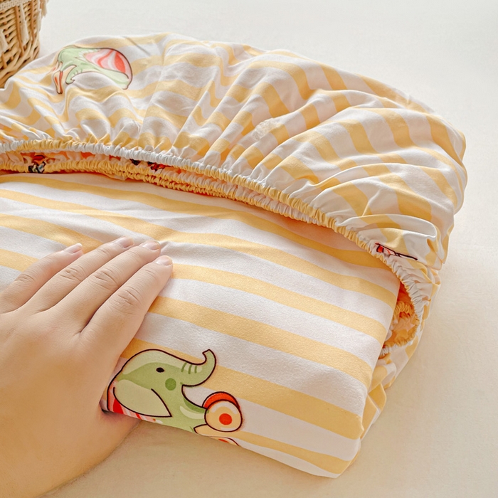 91家纺网 家纺一手货源 找家纺 极梦家纺 2025新款磨毛植物羊绒印花单床笠三件套学生宿舍 黄条小象床笠款