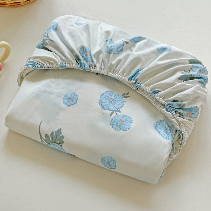 91家纺网 家纺一手货源 找家纺 极梦家纺 2025新款磨毛植物羊绒印花单床笠三件套学生宿舍 蓝樱花语床笠款