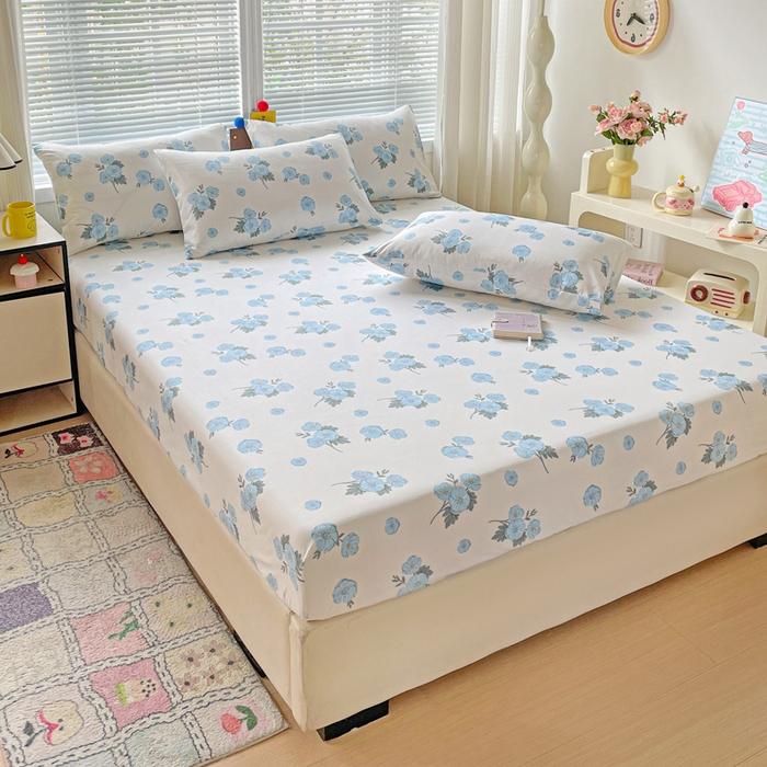 91家纺网 家纺一手货源 找家纺 极梦家纺 2025新款磨毛植物羊绒印花单床笠三件套学生宿舍 蓝樱花语床笠款