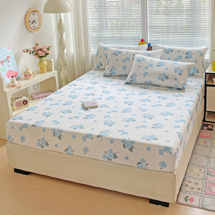 91家纺网 家纺一手货源 找家纺 极梦家纺 2025新款磨毛植物羊绒印花单床笠三件套学生宿舍 蓝樱花语床笠款