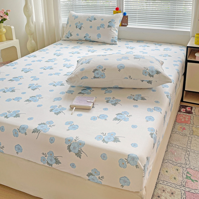 91家纺网 家纺一手货源 找家纺 极梦家纺 2025新款磨毛植物羊绒印花单床笠三件套学生宿舍 蓝樱花语床笠款