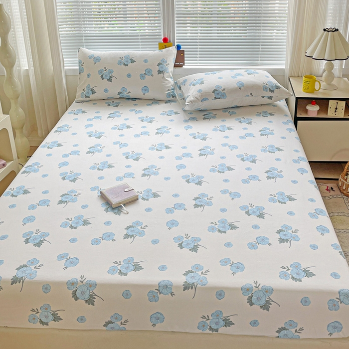 91家纺网 家纺一手货源 找家纺 极梦家纺 2025新款磨毛植物羊绒印花单床笠三件套学生宿舍 蓝樱花语床笠款